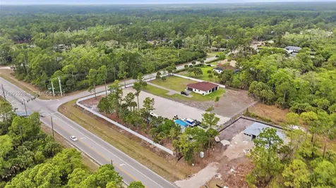3043 18 Naples FL 34120