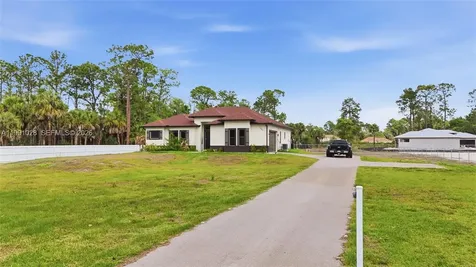 3043 18 Naples FL 34120