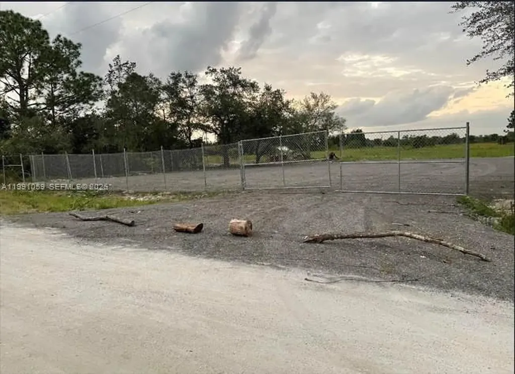 281 Avenida Del Centro Montura Clewiston FL 33440