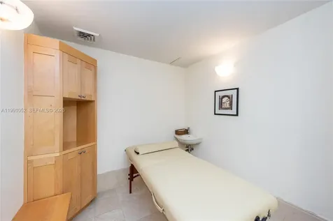 19400 Turnberry Way Aventura FL 33180