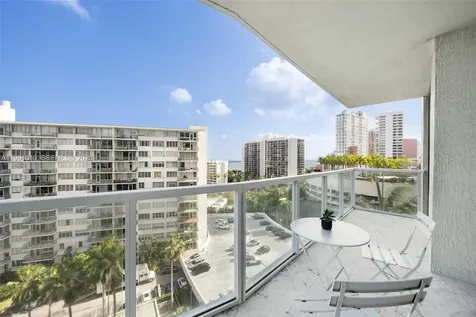 218 SE 14th Street Miami FL 33131
