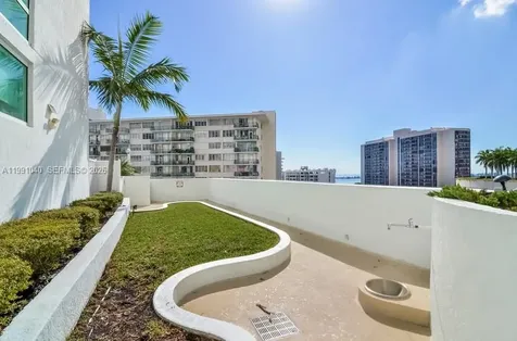 218 SE 14th Street Miami FL 33131