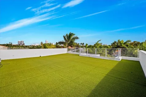 3465 N Meridian Avenue Miami Beach FL 33140