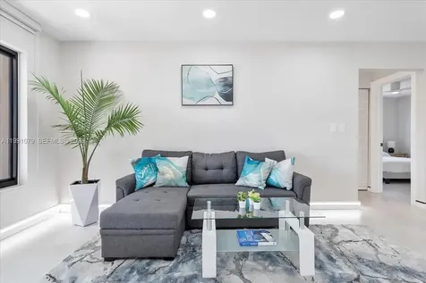 233 SE 4th Terrace Dania Beach FL 33004