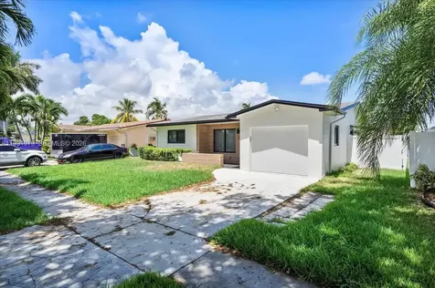 233 SE 4th Terrace Dania Beach FL 33004