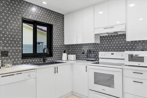233 SE 4th Terrace Dania Beach FL 33004