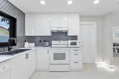 233 SE 4th Terrace Dania Beach FL 33004