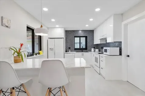 233 SE 4th Terrace Dania Beach FL 33004