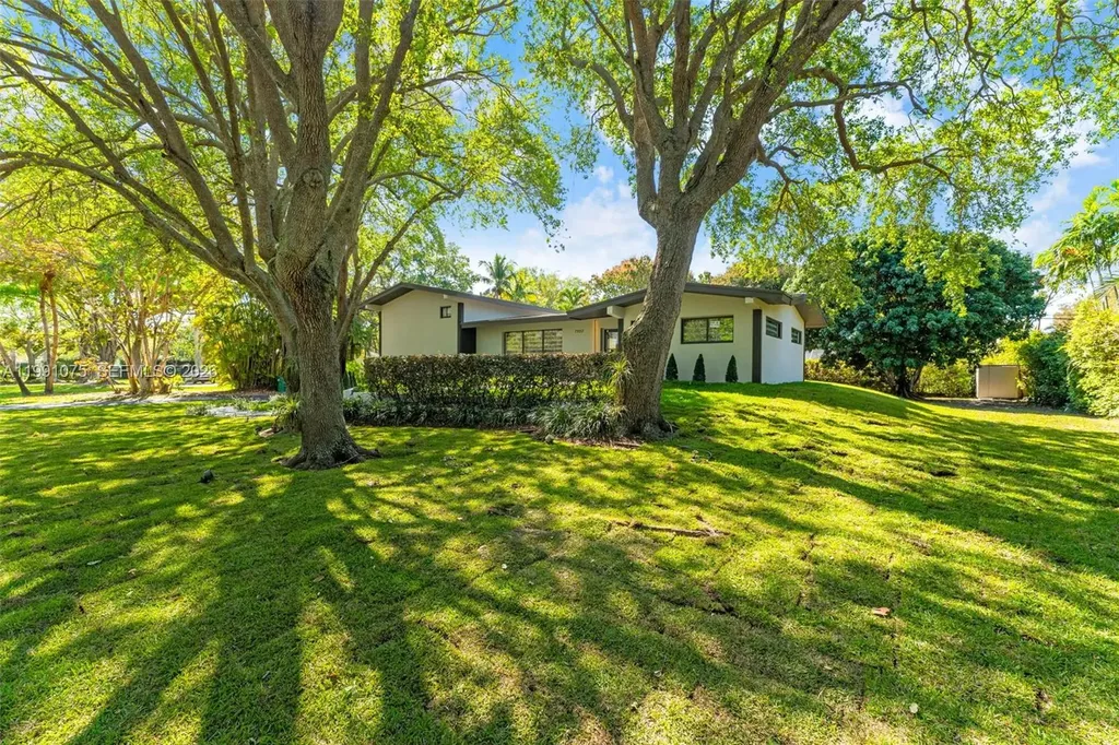7920 SW 132nd Street Pinecrest FL 33156