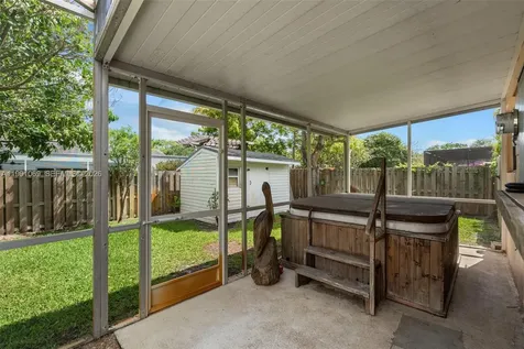 5171 SW 20th Street Plantation FL 33317