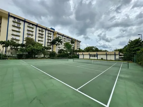 4550 NW 9th Street Miami FL 33126