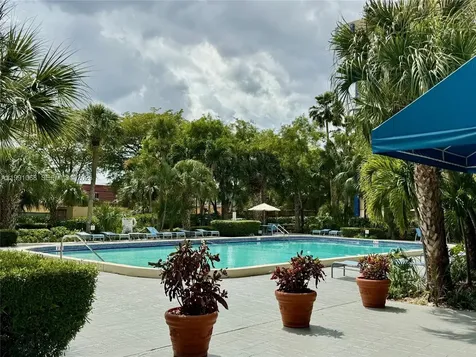 4550 NW 9th Street Miami FL 33126