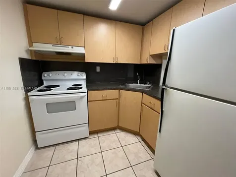 4550 NW 9th Street Miami FL 33126
