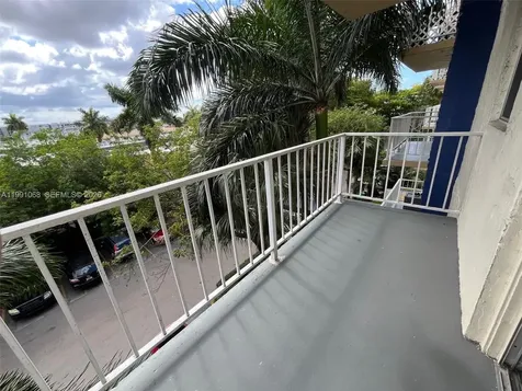 4550 NW 9th Street Miami FL 33126