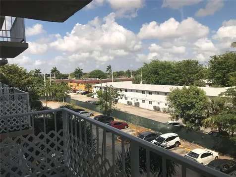 4550 NW 9th Street Miami FL 33126