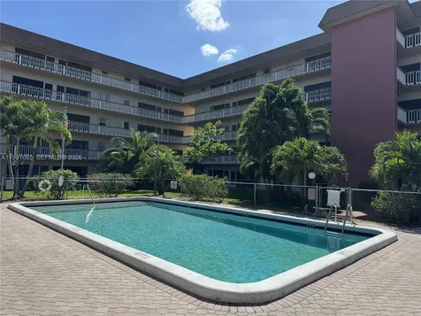 5300 Washington Street Hollywood FL 33021