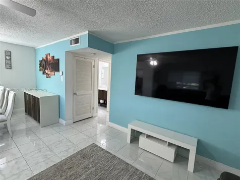 5300 Washington Street Hollywood FL 33021