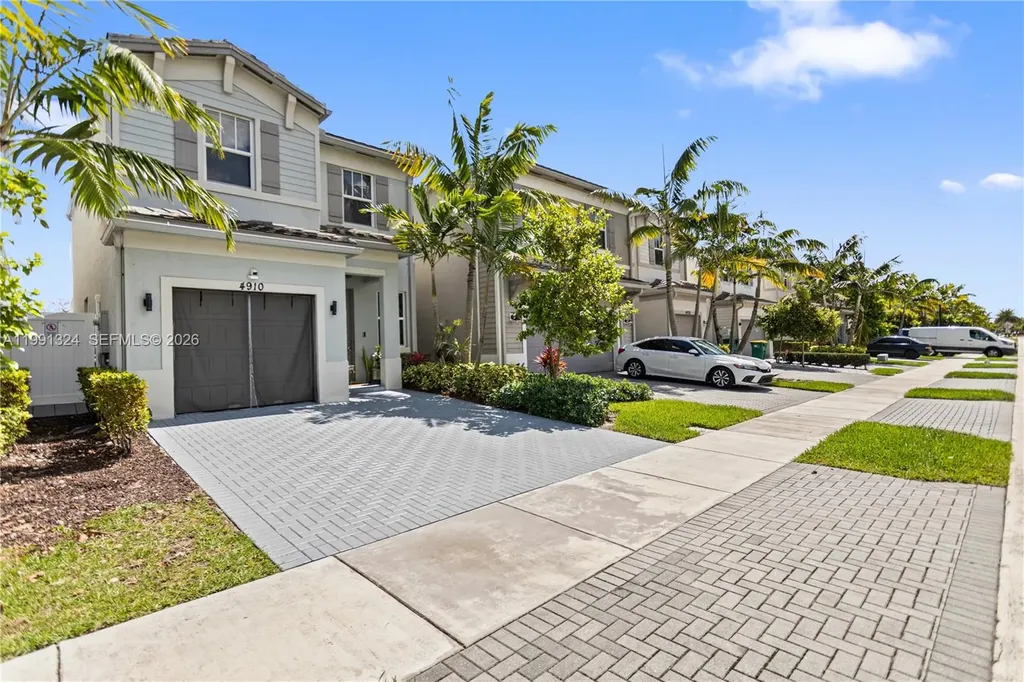 4910 NW 48th Terrace Tamarac FL 33319