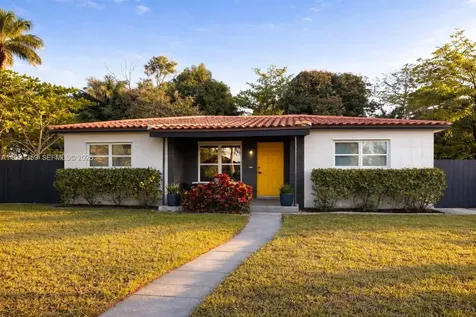 450 NE 155th Terrace Miami FL 33162