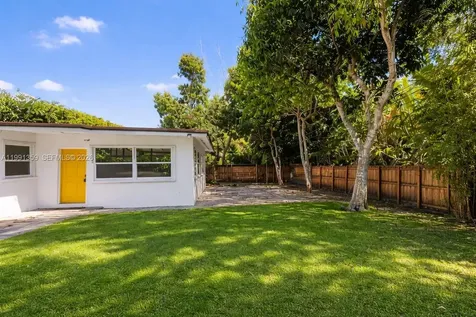 450 NE 155th Terrace Miami FL 33162
