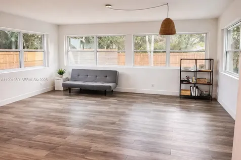 450 NE 155th Terrace Miami FL 33162