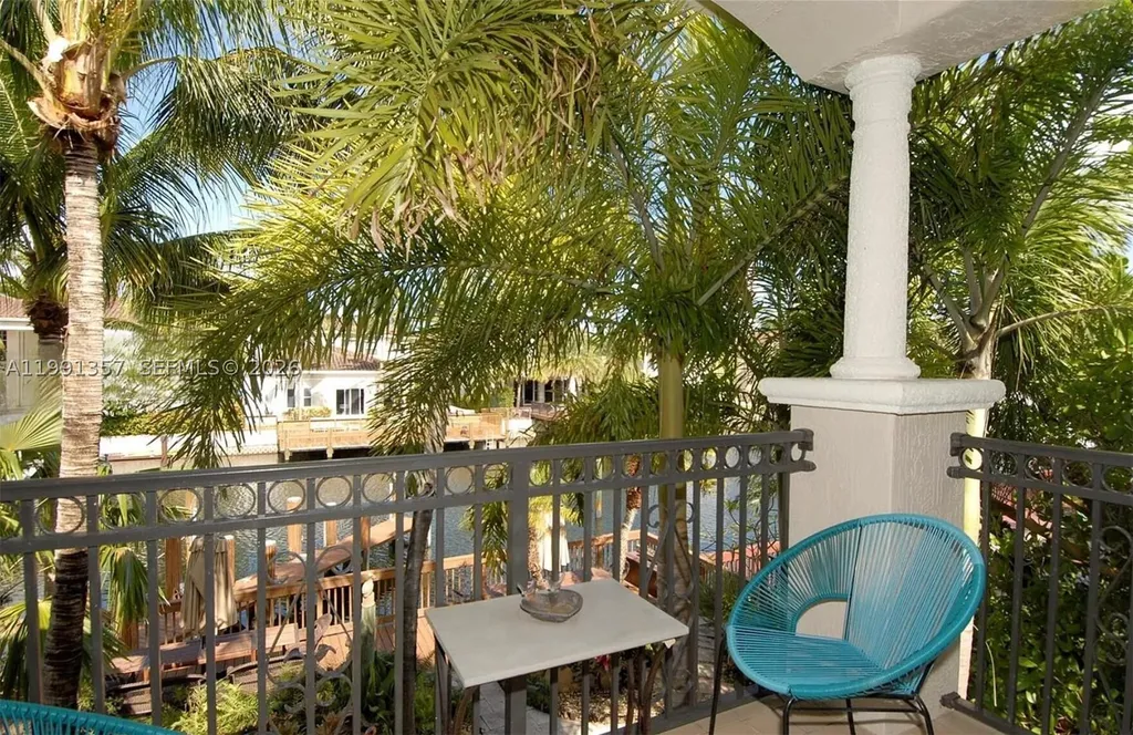 949 N Harbor View N Hollywood FL 33019