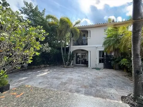 949 N Harbor View N Hollywood FL 33019