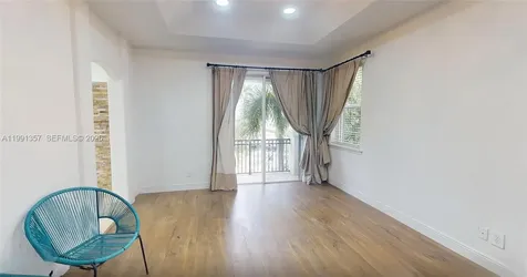 949 N Harbor View N Hollywood FL 33019