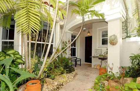 949 N Harbor View N Hollywood FL 33019