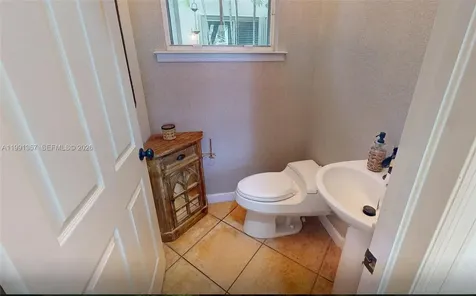 949 N Harbor View N Hollywood FL 33019