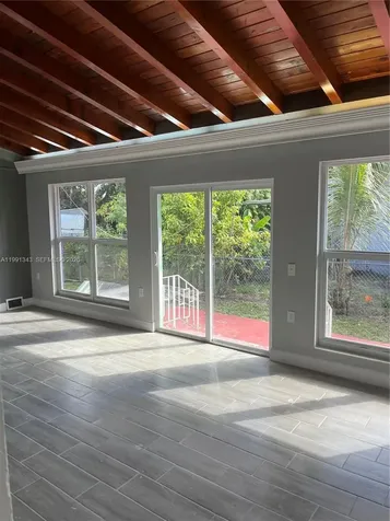 1386 NW 38th Street Miami FL 33142