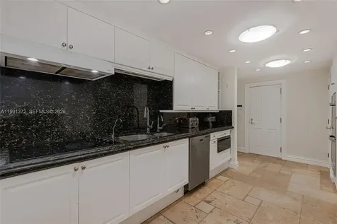 600 Grapetree Drive Key Biscayne FL 33149