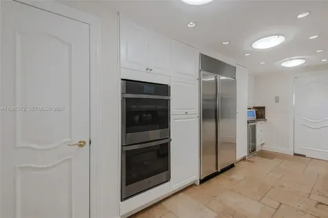 600 Grapetree Drive Key Biscayne FL 33149