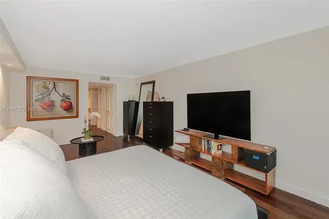 600 Grapetree Drive Key Biscayne FL 33149