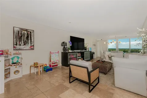600 Grapetree Drive Key Biscayne FL 33149