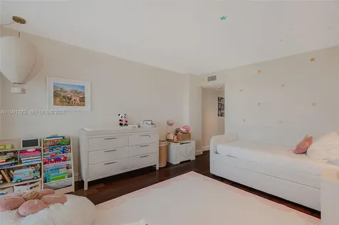 600 Grapetree Drive Key Biscayne FL 33149