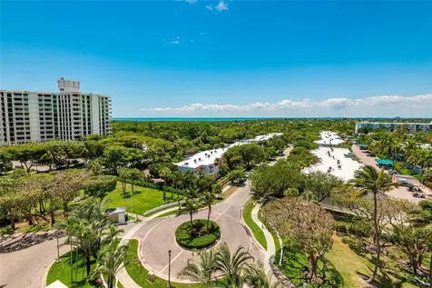 600 Grapetree Drive Key Biscayne FL 33149