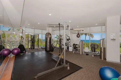 600 Grapetree Drive Key Biscayne FL 33149