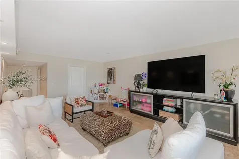 600 Grapetree Drive Key Biscayne FL 33149