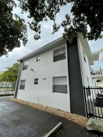 1864 NW 24th Street Miami FL 33142