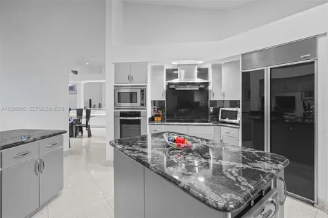 392 Coconut Circle Weston FL 33326