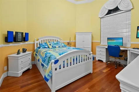 392 Coconut Circle Weston FL 33326