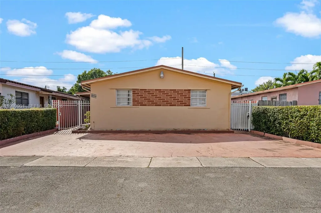1028 W 30th Street Hialeah FL 33012