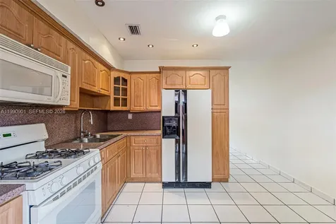 1028 W 30th Street Hialeah FL 33012