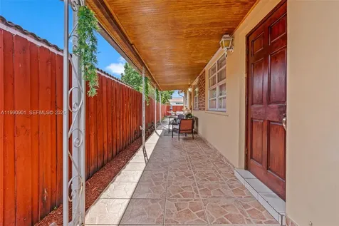 1028 W 30th Street Hialeah FL 33012