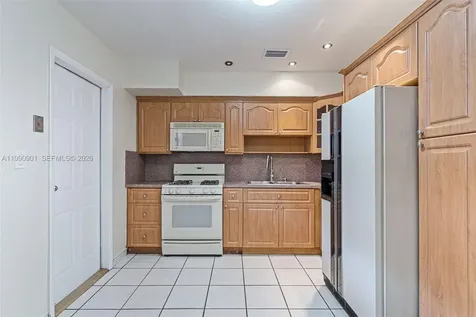 1028 W 30th Street Hialeah FL 33012