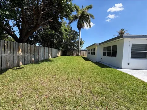 7571 Eaton Street Hollywood FL 33024