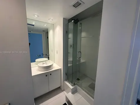 2555 Collins Avenue Miami Beach FL 33140