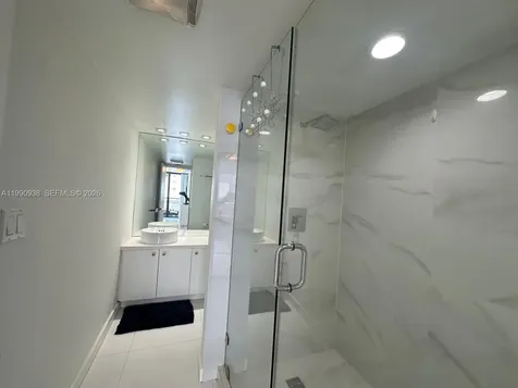 2555 Collins Avenue Miami Beach FL 33140