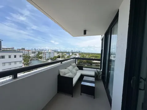 2555 Collins Avenue Miami Beach FL 33140